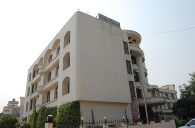 Hotel Sita Manor 瓜廖尔 外观 照片